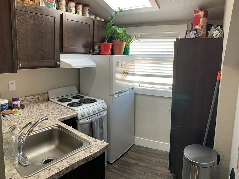 1559 Vine St — Photo 6