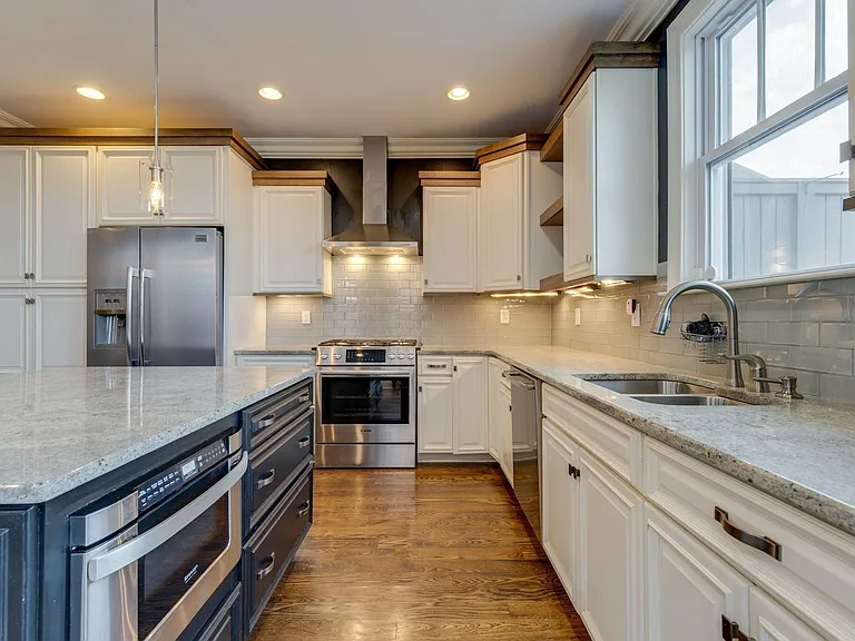 920 Caruthers Ave — Photo 11