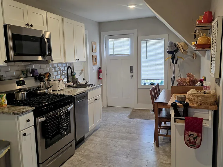 293 Spring St — Photo 2