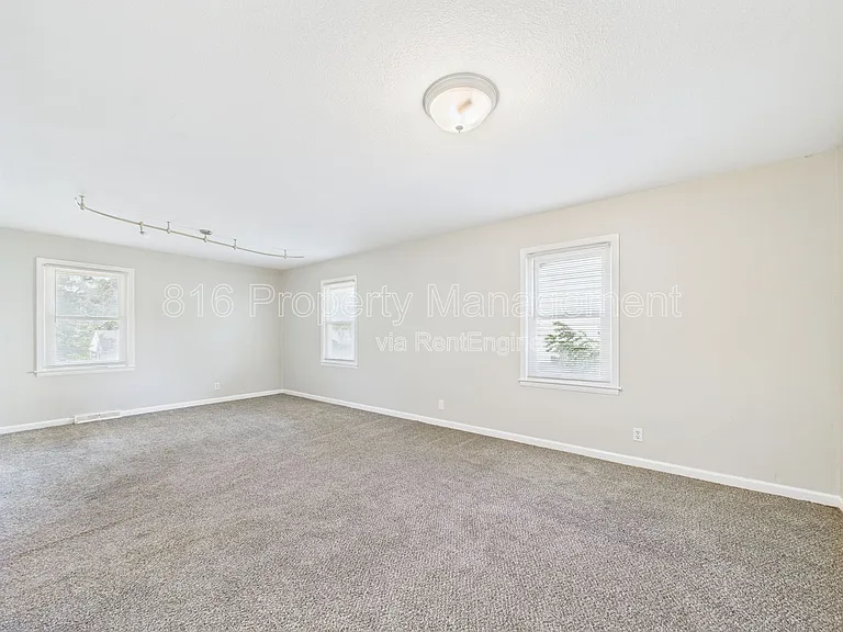 4321 N Lister Ave — Photo 29