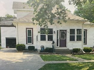 424 S Pine St, Arthur, IL