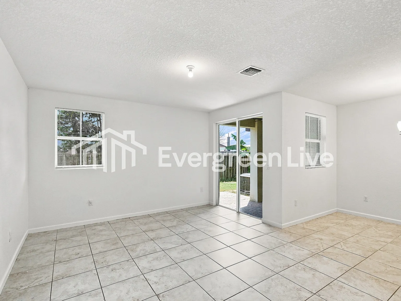 3 bed, 3.0 bath, 1731 sqft, $2,345 — Photo 4
