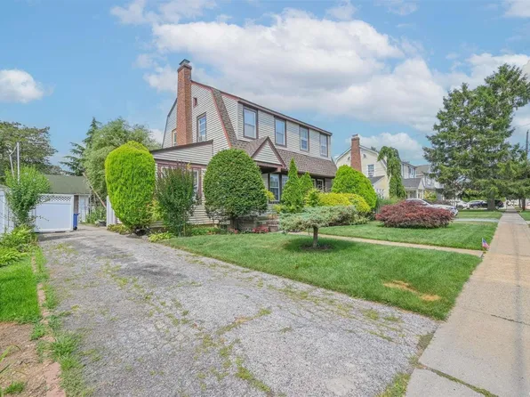 42 Hilbert Street, Hempstead, NY 11550