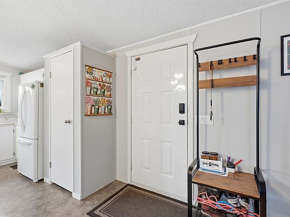 2nd image of 1555 Howe Rd #35