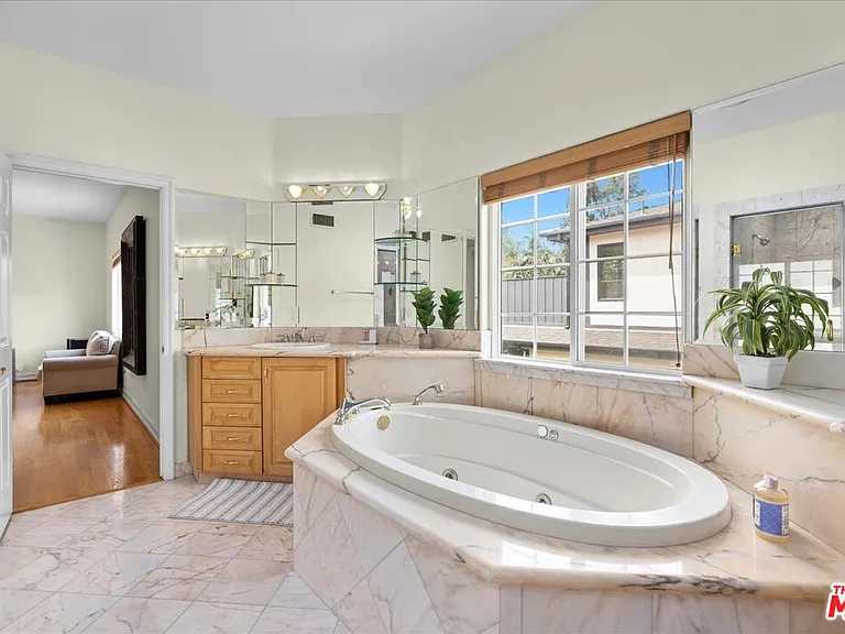 5029 Lemona Ave — Photo 32