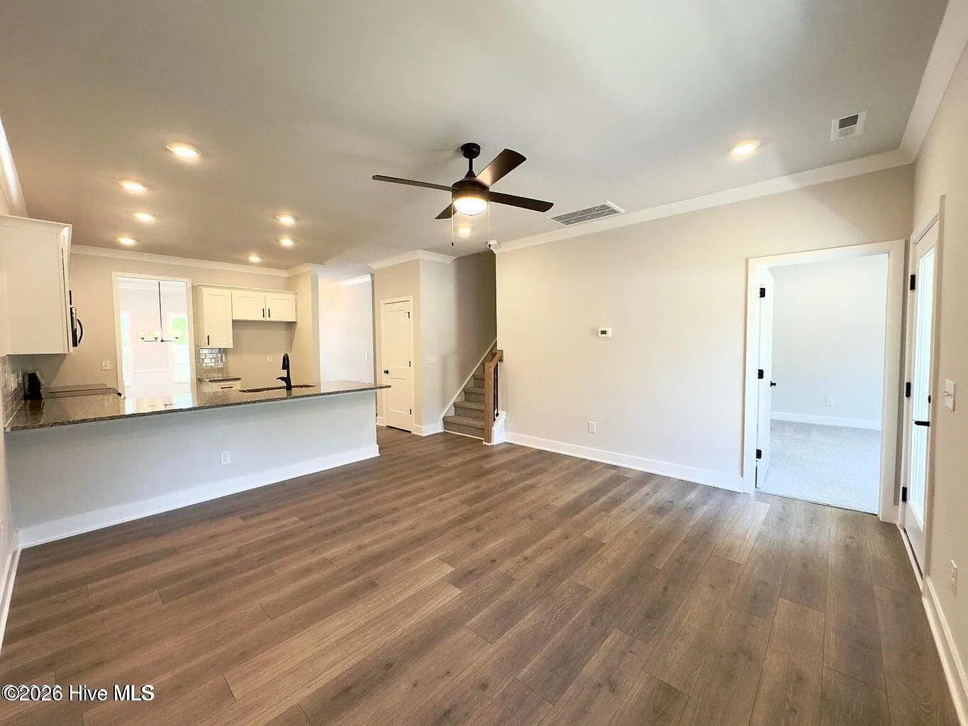 4 bed, 2.5 bath, 3614 sqft, $1,900 — Photo 4