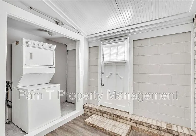 815A E 32nd St #LOWER — Photo 11
