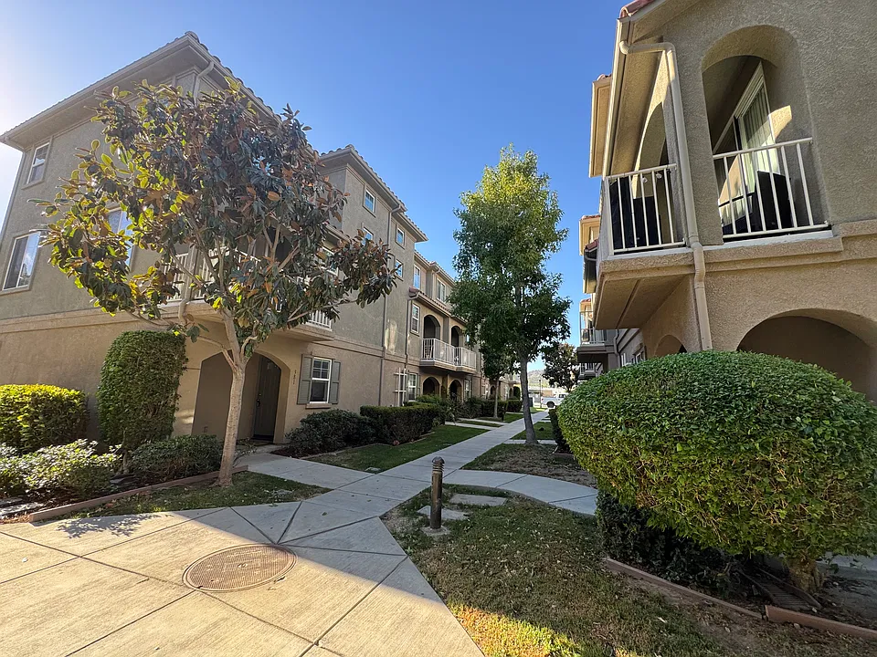 Central Courtyard with Unit 381
Larmon Loop in the back for privacy