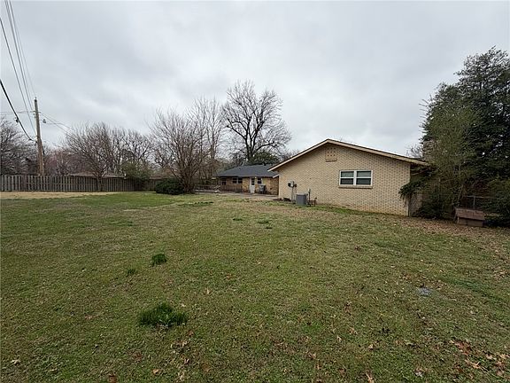 5th image of 1510 Circle Dr