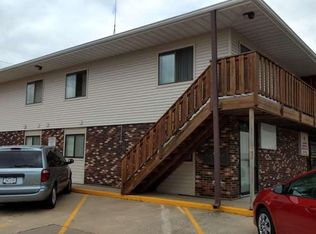 1233 Gilbert Ct APT B, Iowa City, IA 52240