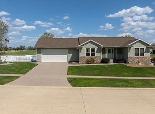 2635 Chestnut Ln, Marion, IA 52302