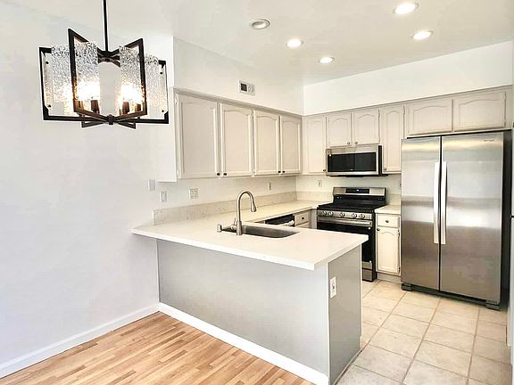 4th image of 3883 Creststone Pl