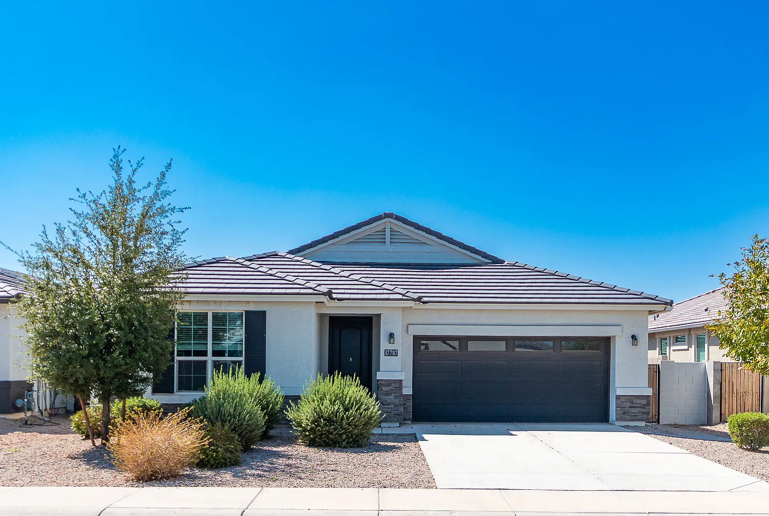 3 bed, 2.5 bath, 2052 sqft, $1,750 — Photo 1