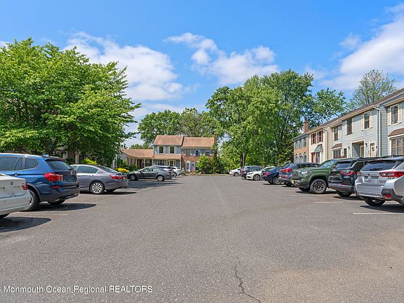 3rd image of 39 Worthington Ct Unit 1