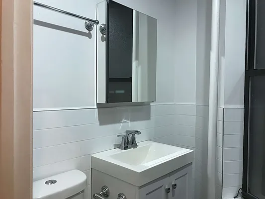 Rented by Chartwell Manhattan Realty | media 17