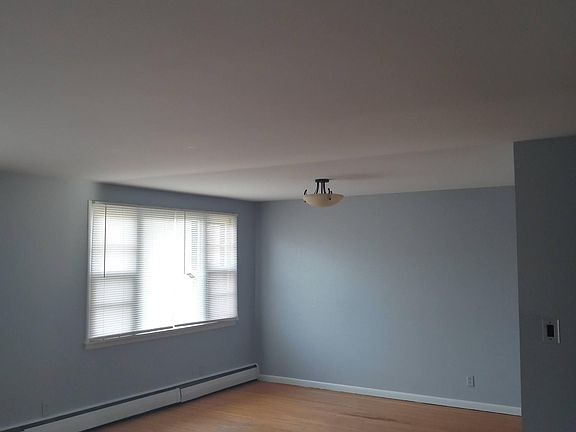 3rd image of 435 Callodine Ave Floor 2