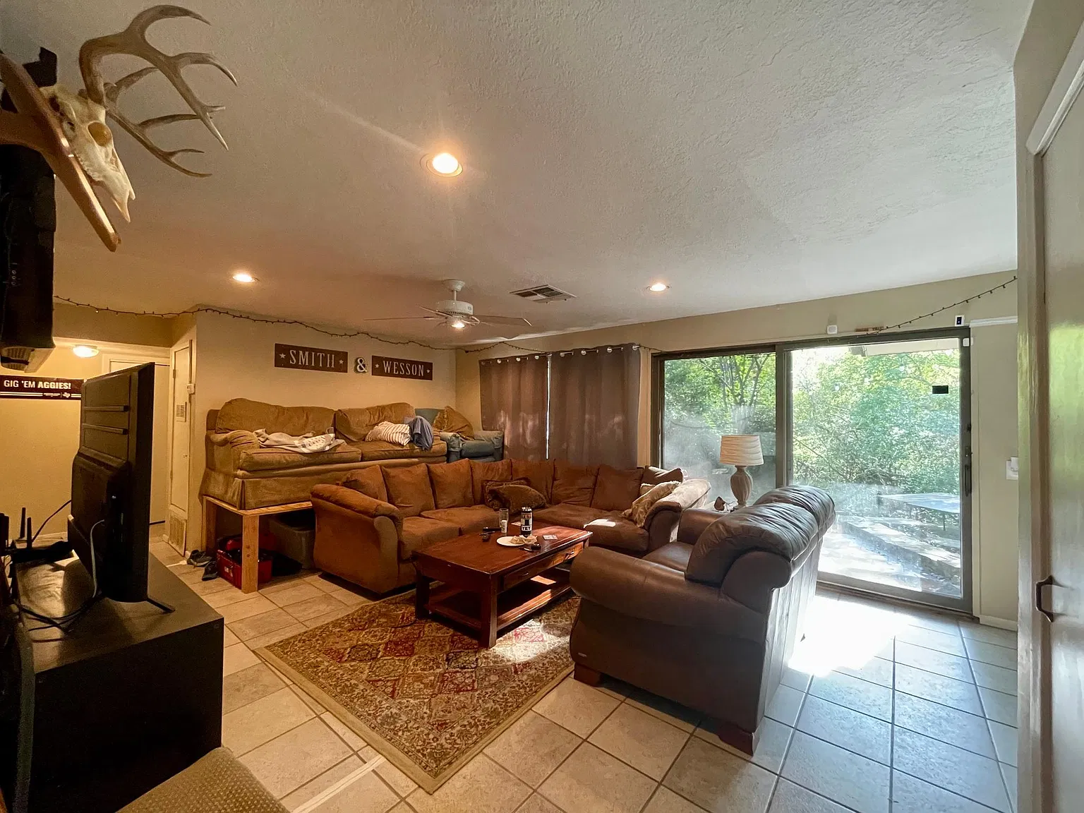 5 bed, 2177 sqft, $3,200 — Photo 2