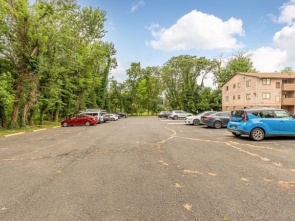 4th image of 129 Green St #139