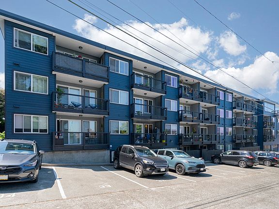 5th image of 1520 California Ave SW #206