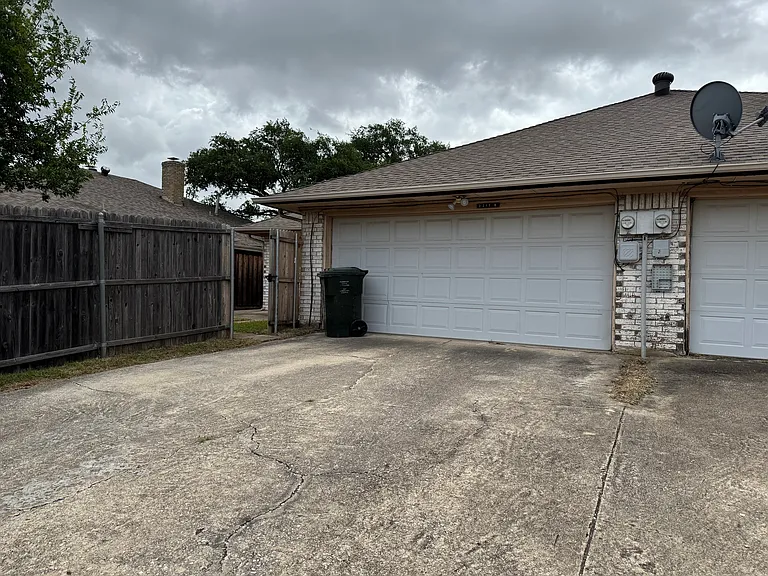 2217 Woodcreek #B — Photo 10