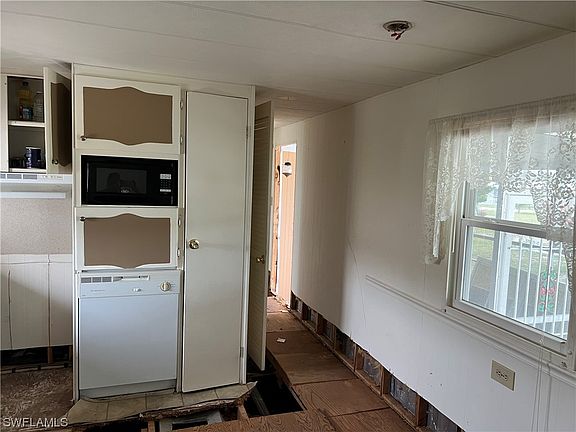 4th image of 98 Elise Dr