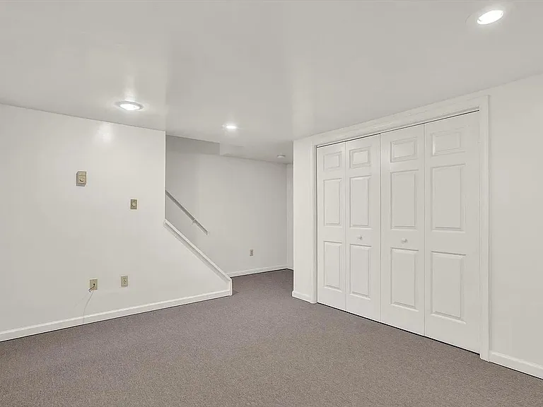 417 N Market St — Photo 13
