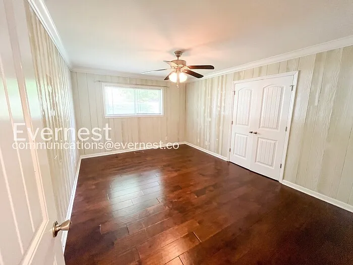 5526 Crestview Dr — Photo 13