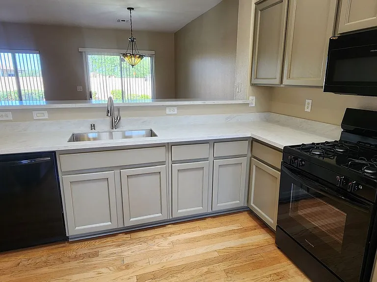1561 Bonner Springs Dr — Photo 2