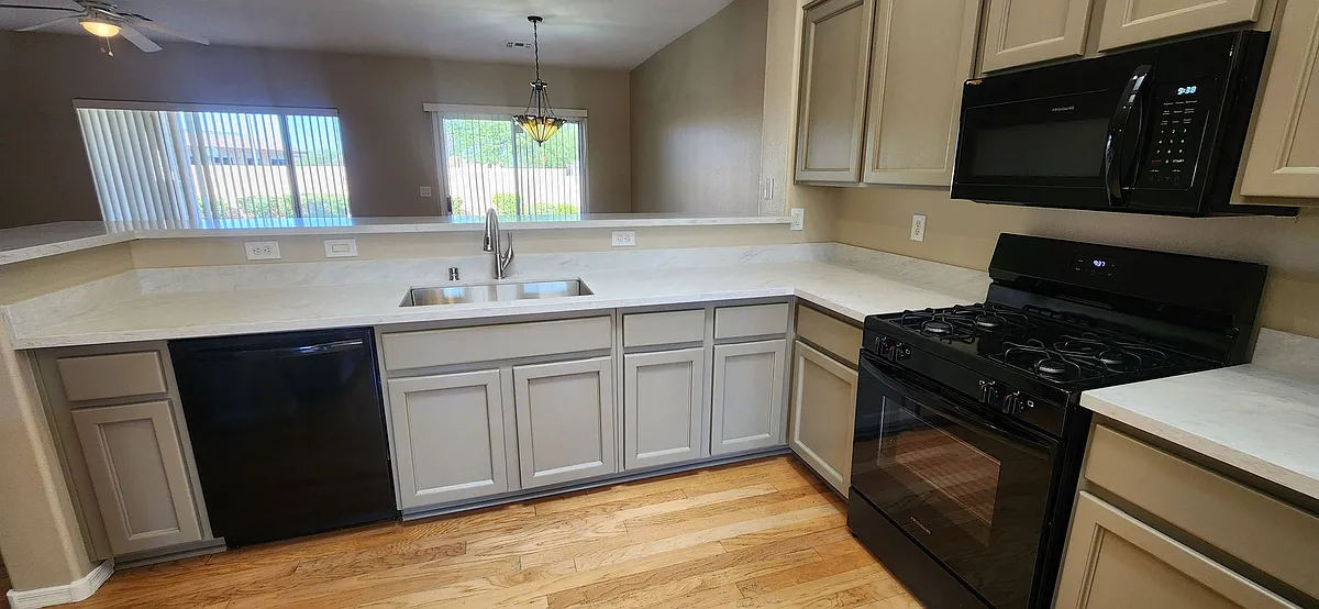Building Photo - 1561 Bonner Springs Dr