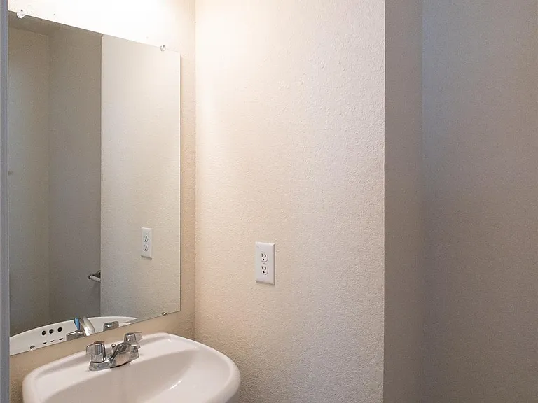 21843 Grassy Hill Ln — Photo 15