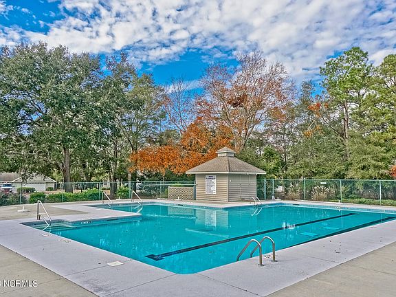 3rd image of 793 Folly Drive SE