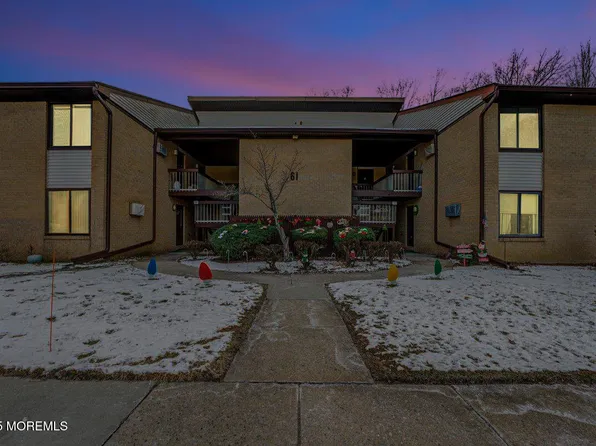 61 Amberly Dr Unit G, Manalapan, NJ 07726