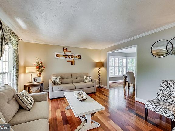 3rd image of 724 Thornwood Dr