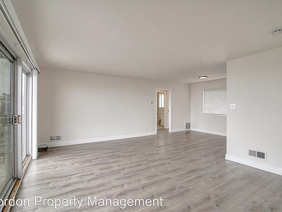 4th image of 30 Parkridge Dr #14