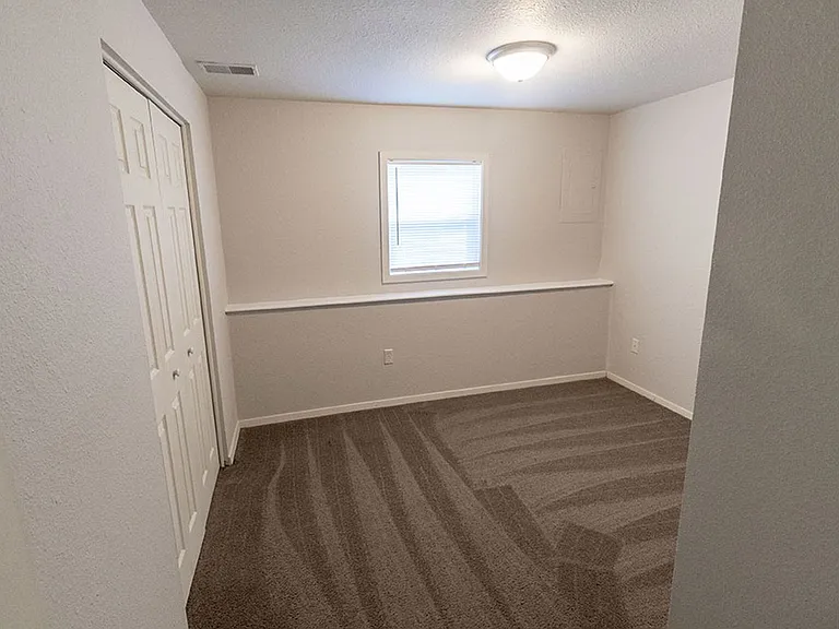 1015 W Ash St — Photo 32