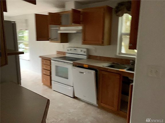 4th image of 10121 Whitecap Dr NW