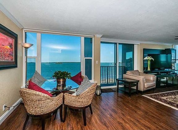 4th image of 634 Edgewater Dr Unit 545