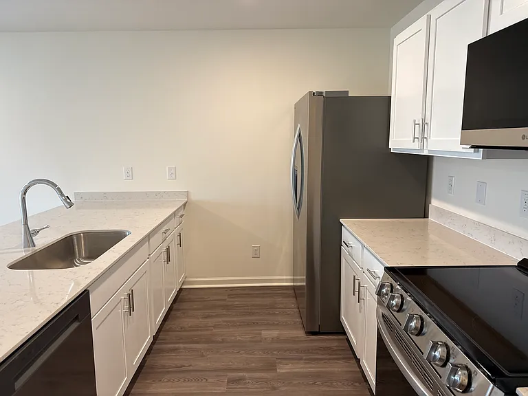 2445 Brookville Dr #B — Photo 7