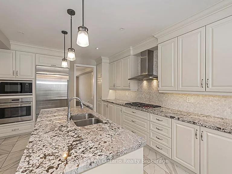 2147 Vineland Cres — Photo 18