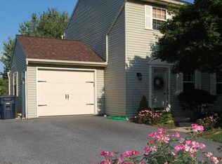 449 Daisy Ln, Lancaster, PA