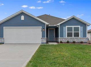 565 W Bluebird St, Gardner, KS 66030