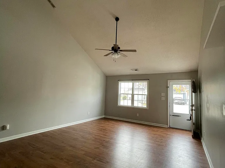 160 Kelly Cir — Photo 6