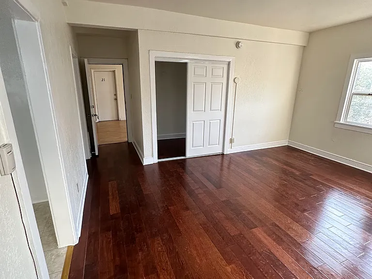 504 S Rampart Blvd #20 — Photo 6