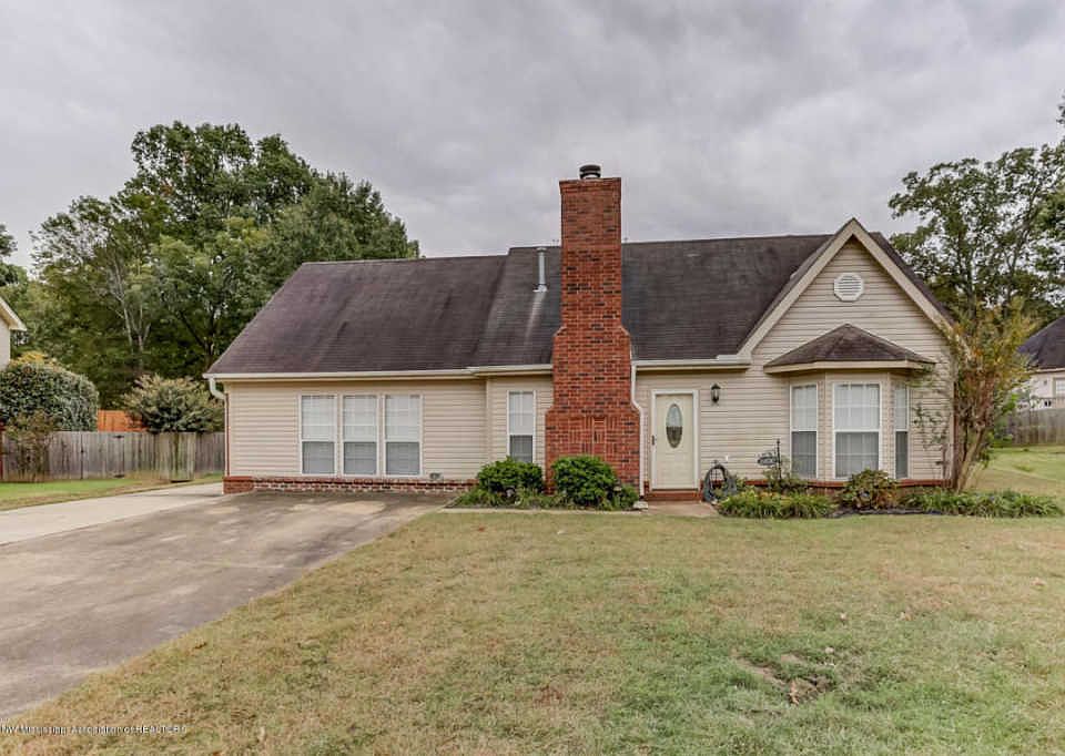 2nd image of 6890 Lake Forest Dr