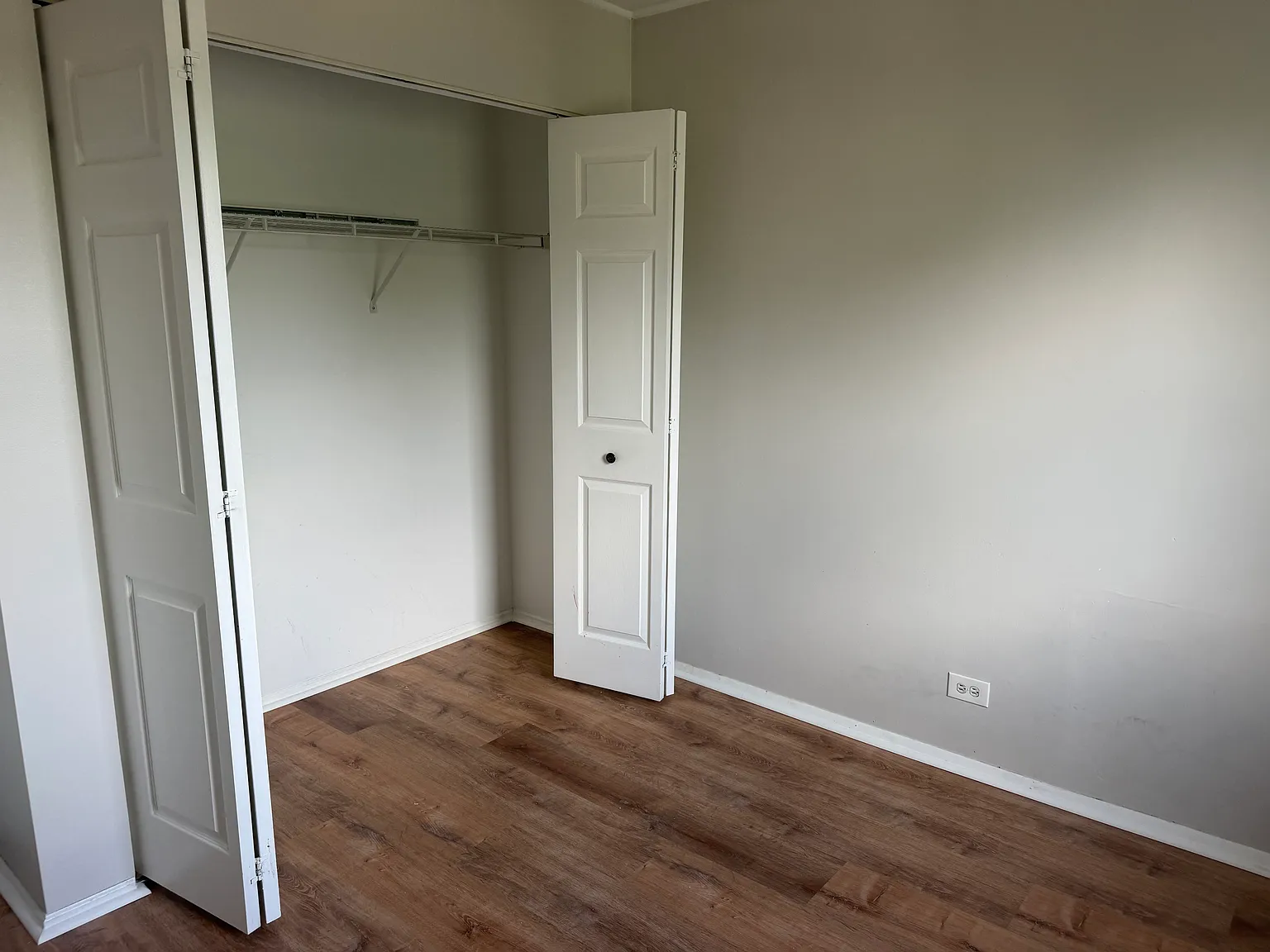 2 bed, 1100 sqft, $2,400 — Photo 3