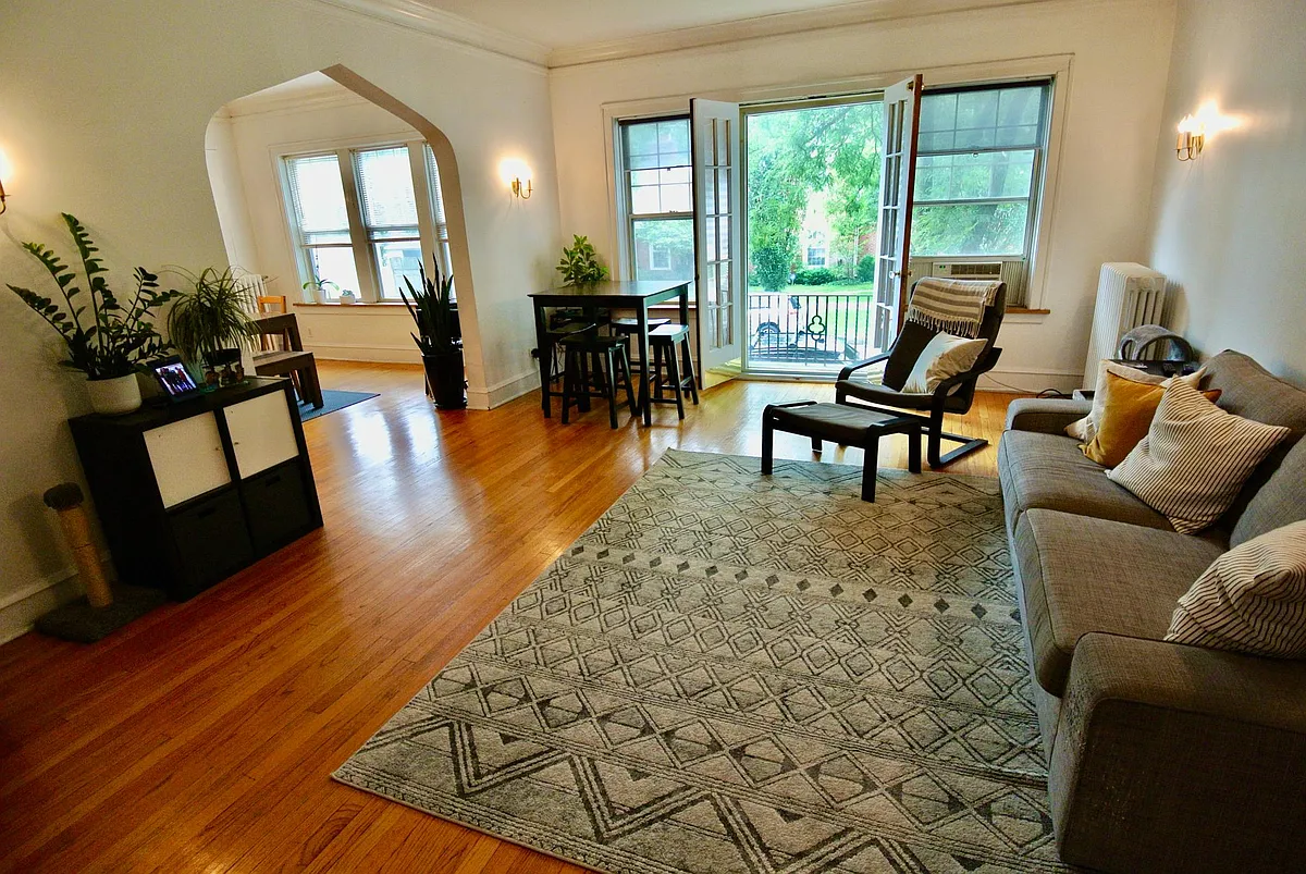 Building Photo - 4301 N Paulina St #3
