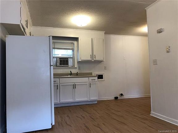 4th image of 1027 Cleveland Ave