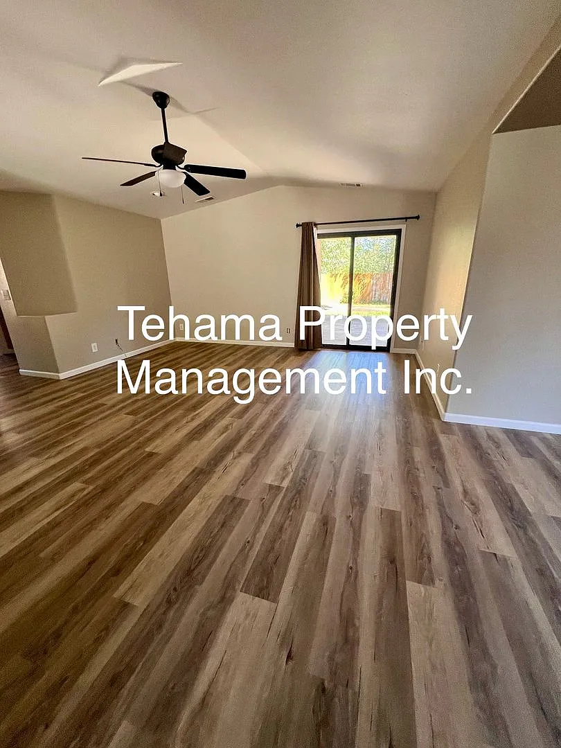 Beautiful 3 bedroom 2 bath home in Redding, CA — Photo 2