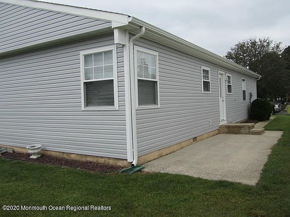 5th image of 10 Mayaquez Ln