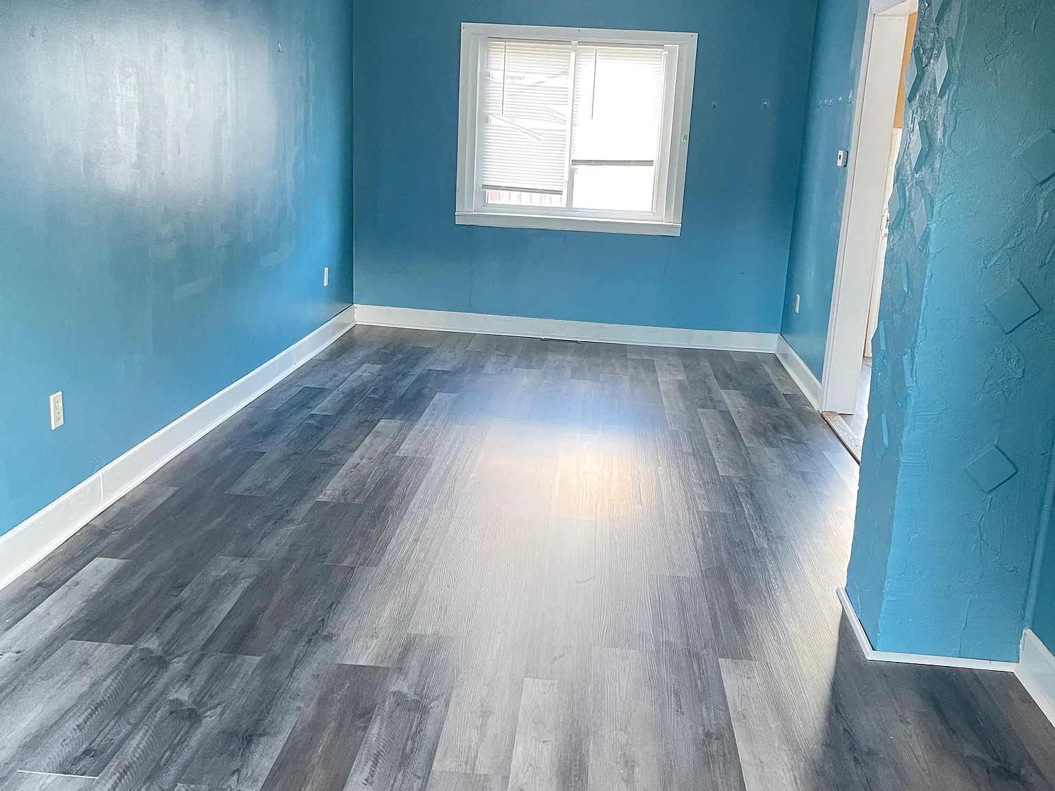 3 bed, 1.5 bath, 1200 sqft, $2,000 — Photo 2